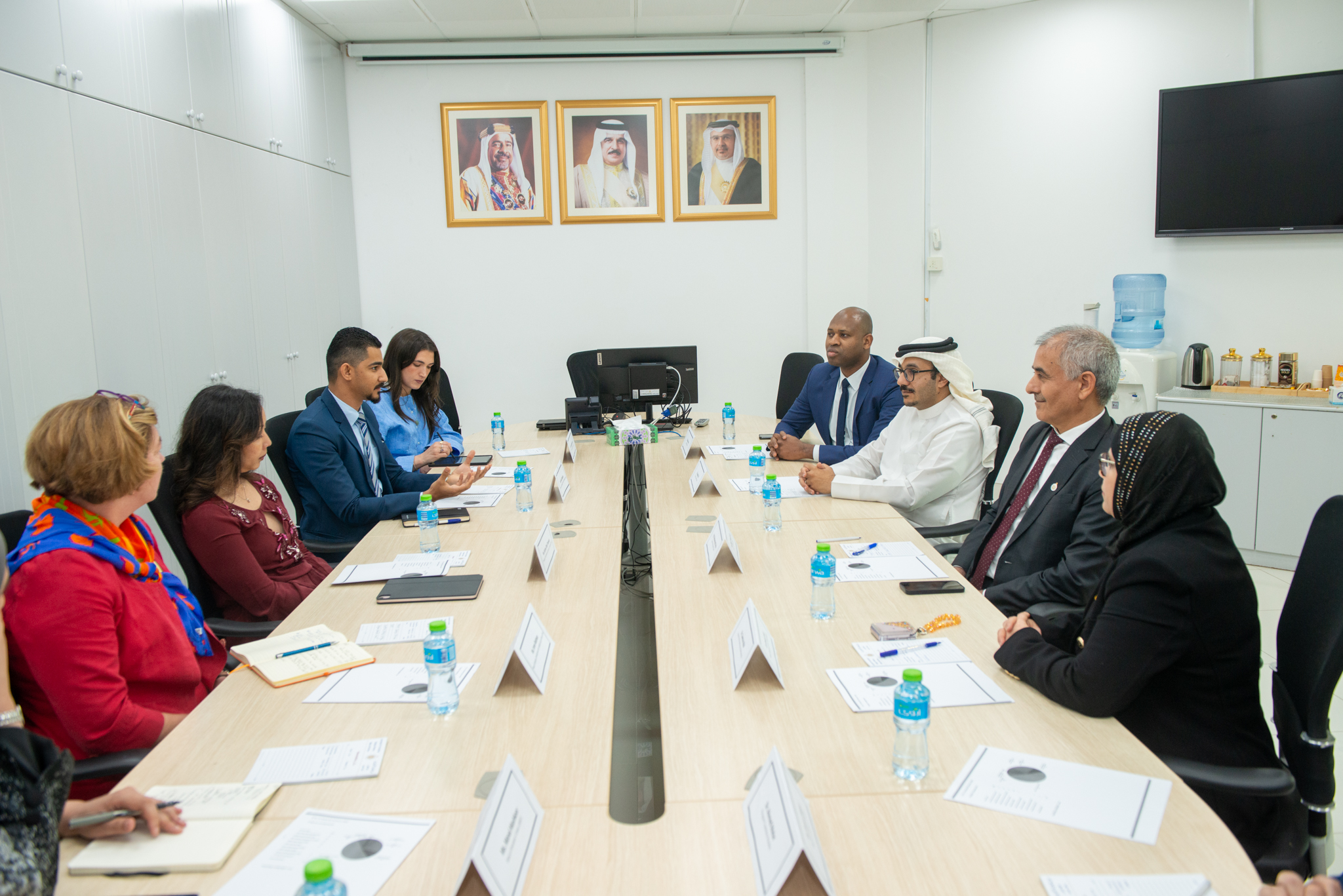 وفد من معهد وكلية الاكتواريين ومعهد البحرين للدراسات المصرفية والمالية يزور جامعة البحرين