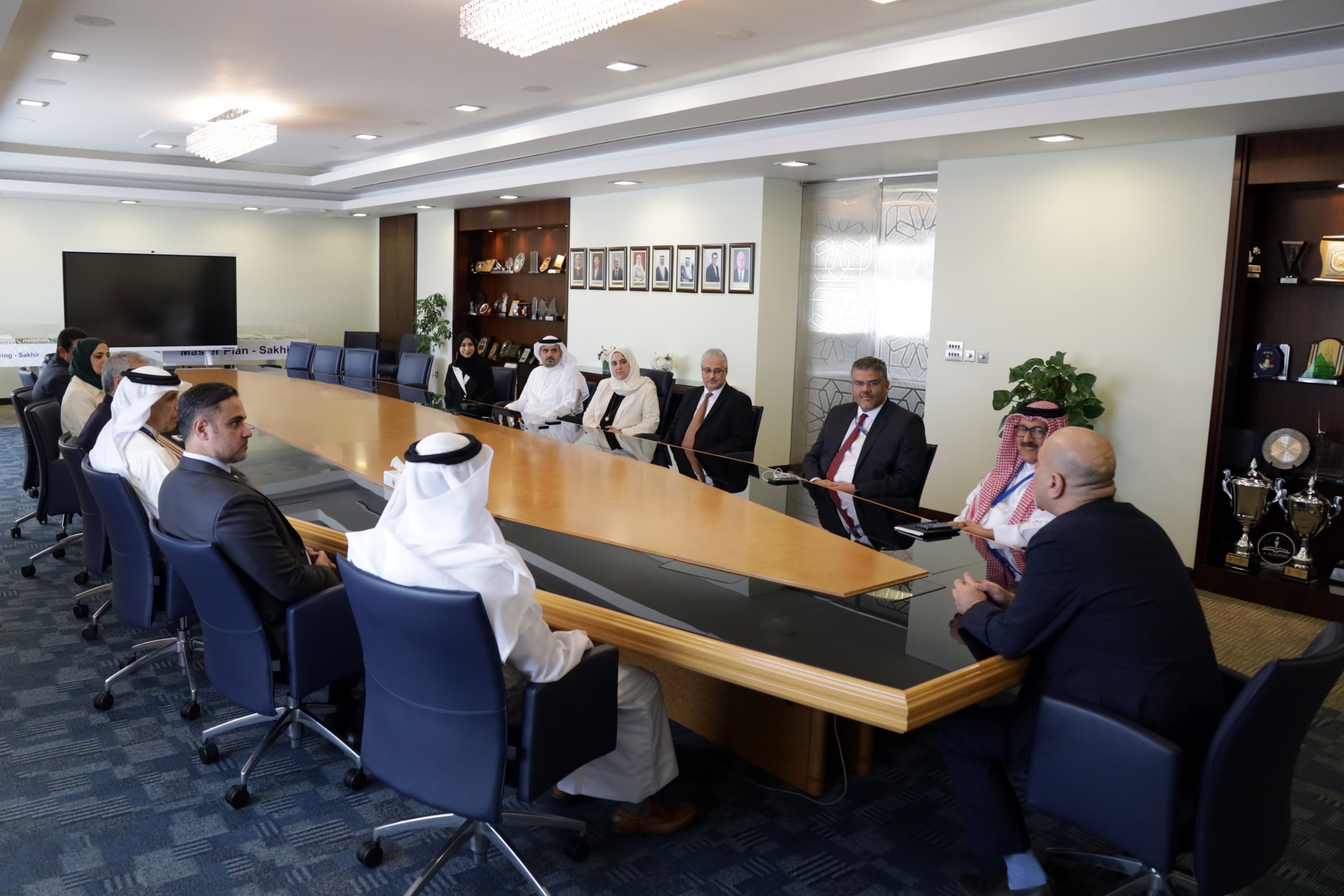 رئيس جامعة البحرين يستقبل نائبي الرئيس وعمداء الكليات المعينيين في مناصب قيادية بجامعة البحرين