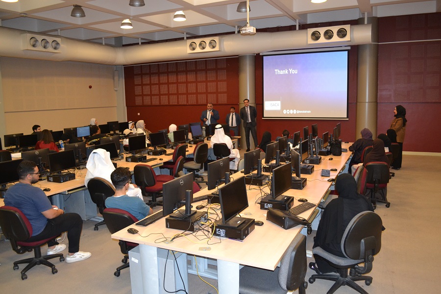 جمعيات تقنية متخصصة تستعرض أهدافها وخدماتها لدى طلبة جامعة البحرين