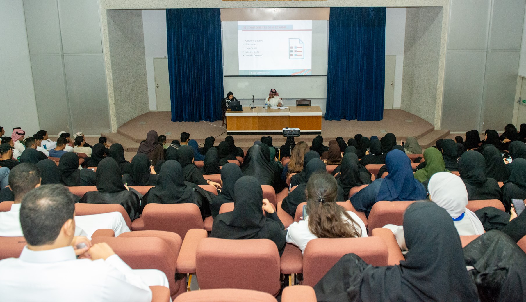 محاضرة لتعزيز الفرص الوظيفية بالتعاون مع مؤسسة إنجاز البحرين