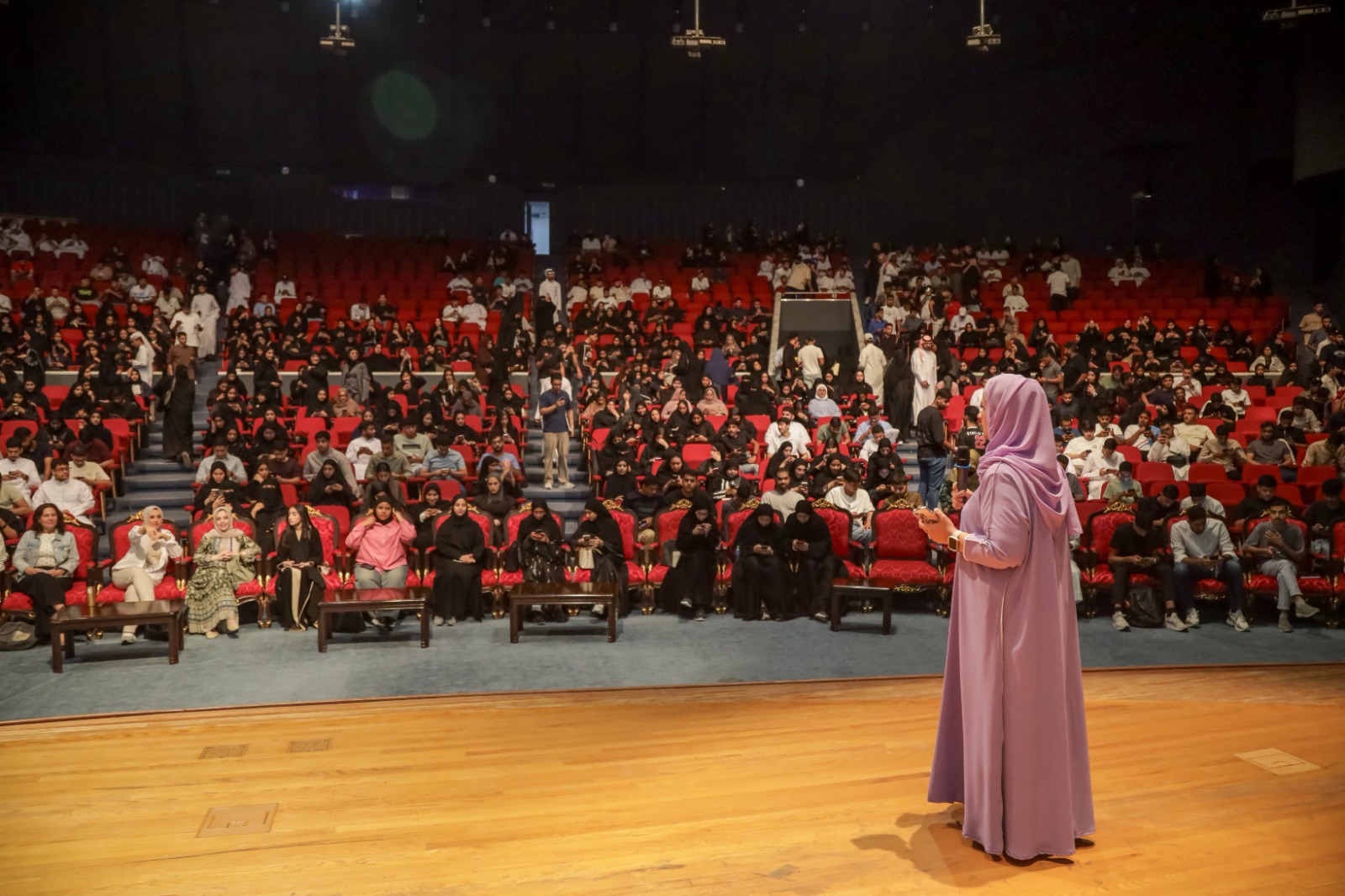 جامعة البحرين تعرف طلبة التمهيدي بمقومات الحياة الجامعية