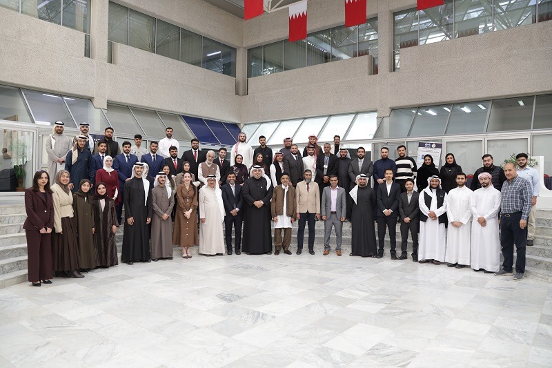 كلية الهندسة بجامعة البحرين تعرض 51 مشروع تخرج وتكرّم الطلبة المتميزين