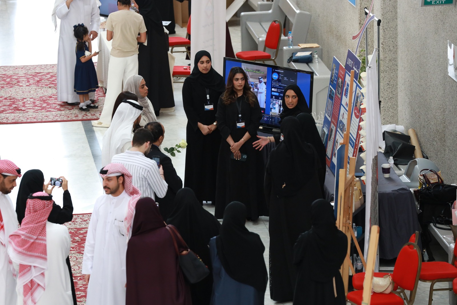 University of Bahrain Holds “Vision Makers” Exhibition for Strategic Communication Students