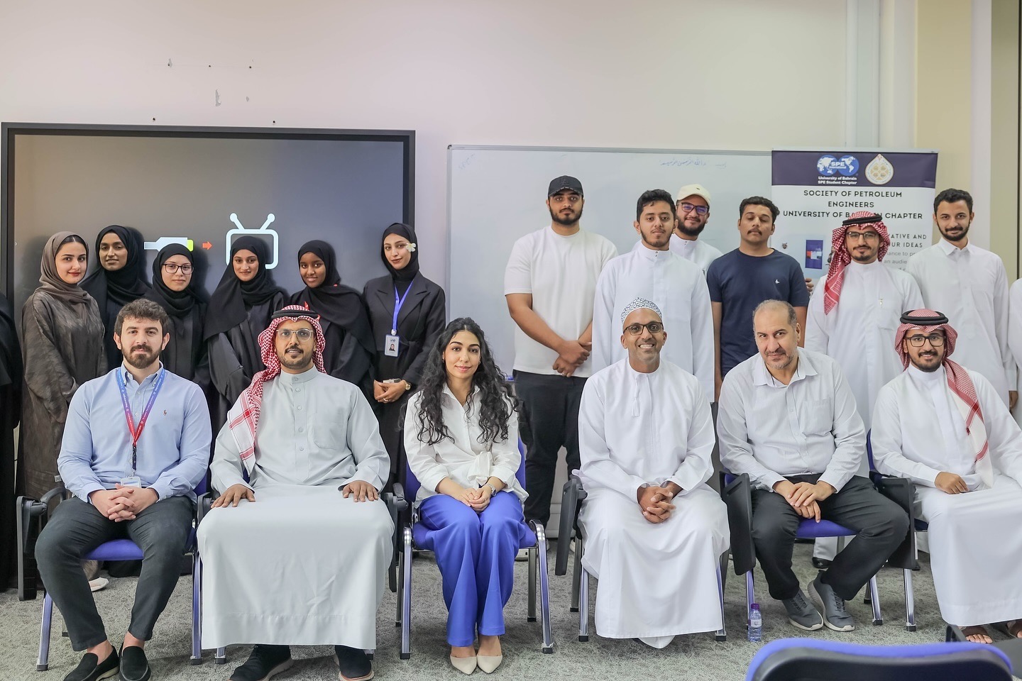 تعاون بين SPE عُمان وفرع SPE بجامعة البحرين في جلسة معرفية حول مستقبل الفرص في قطاع الطاقة
