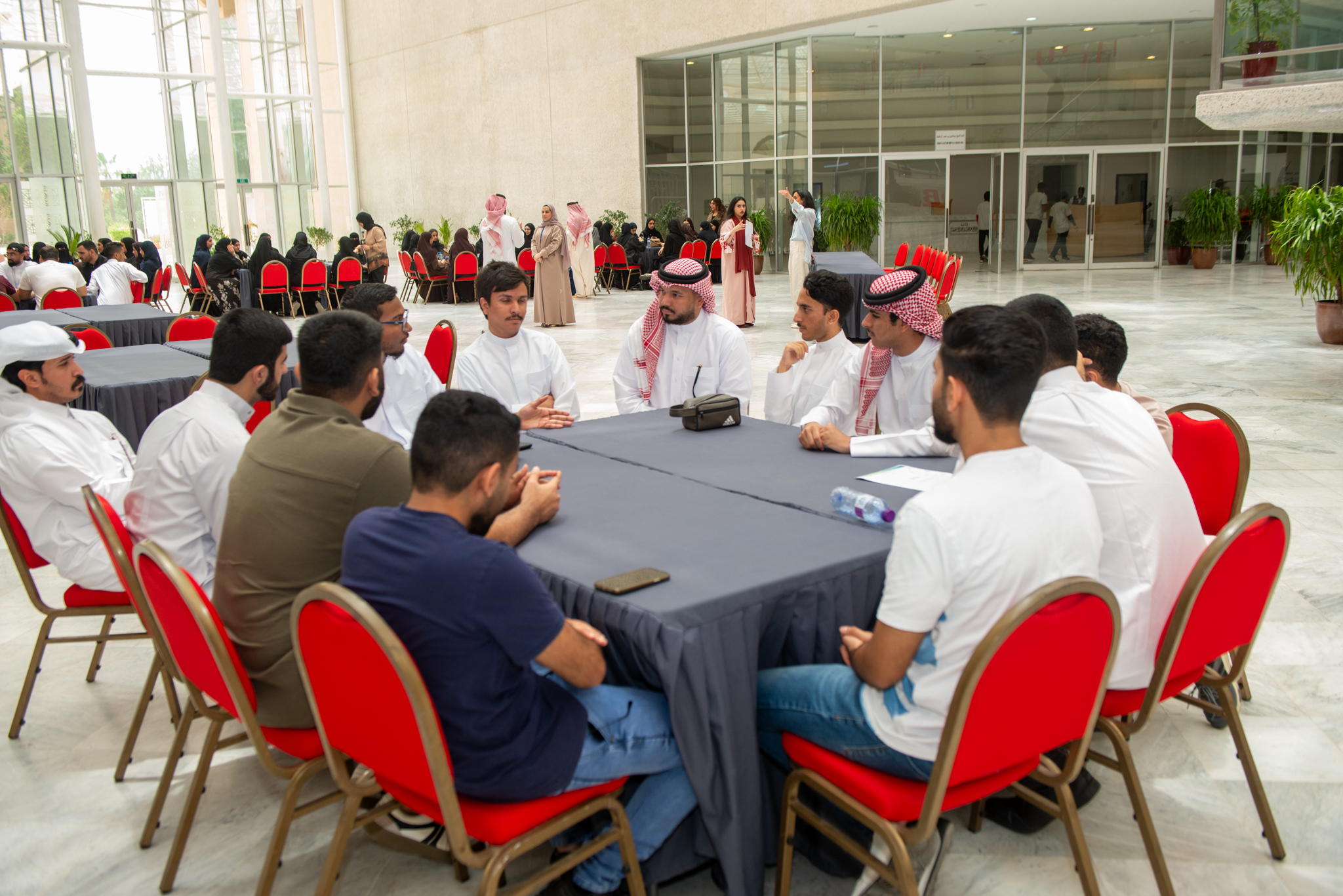 معسكر إنجاز يحفّز طلبة جامعة البحرين على ابتكار حلول لتحديات الأعمال