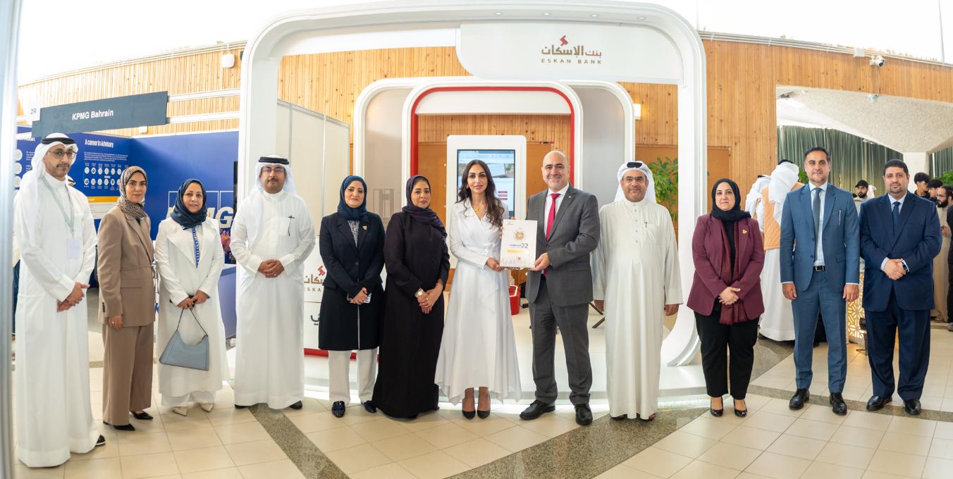 Dr. Al-Ansari Inaugurates Careers Day 22 at University of Bahrain  37 Participating Organizations from the Public and Private Sectors