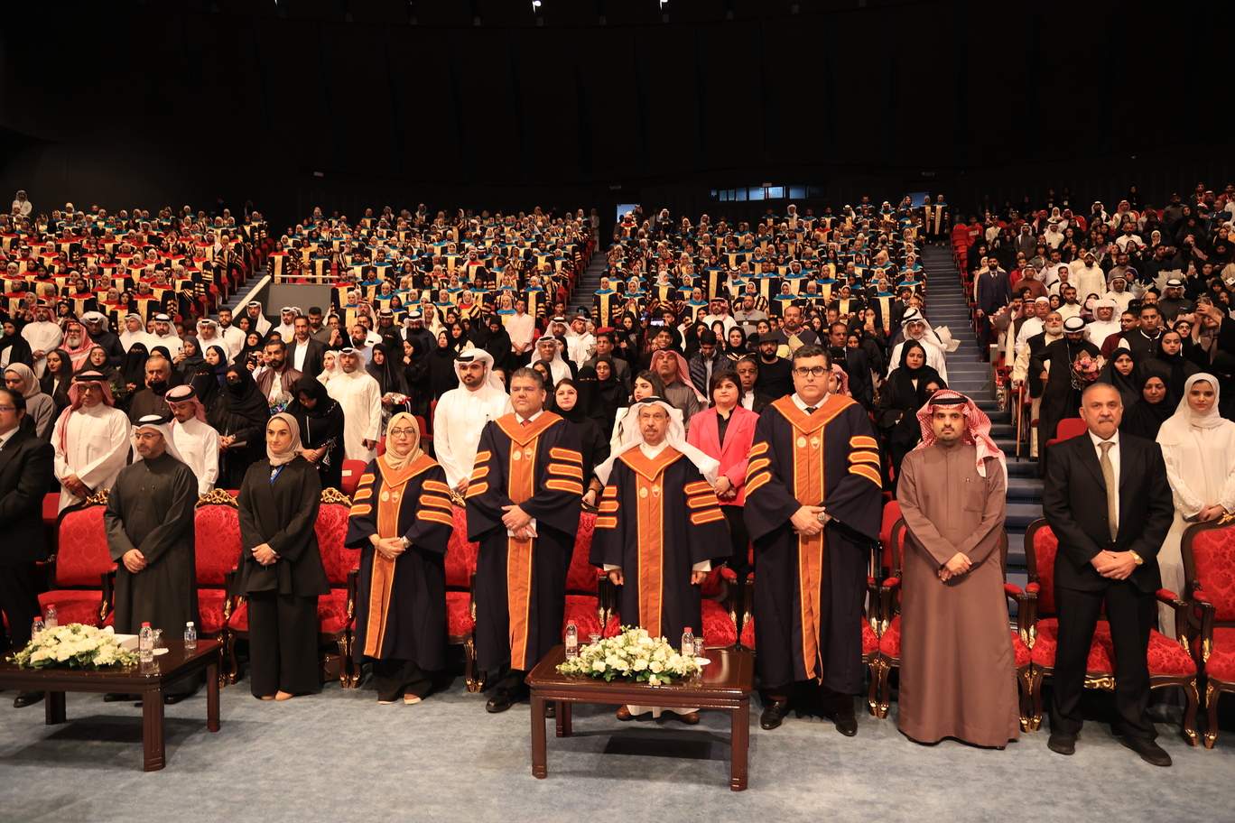 بعد حصلهم على مؤهلي الدبلوم والدبلوم المشارك كلية التعليم التطبيقي بجامعة البحرين تحتفل بتخريج أكثر من 300 طالباً