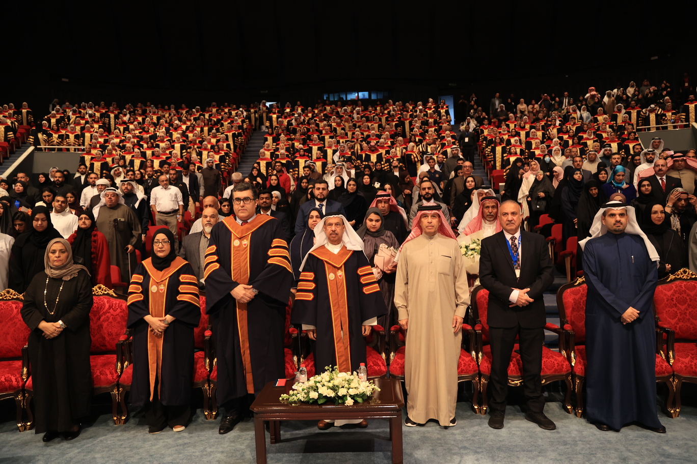 الخريجون يشهدون للجامعة والأساتذة بالفضل ويجددون العزم على رفعة الوطن  جامعة البحرين تخرج 1075 من حاملي بكالوريوس المحاسبة والتسويق