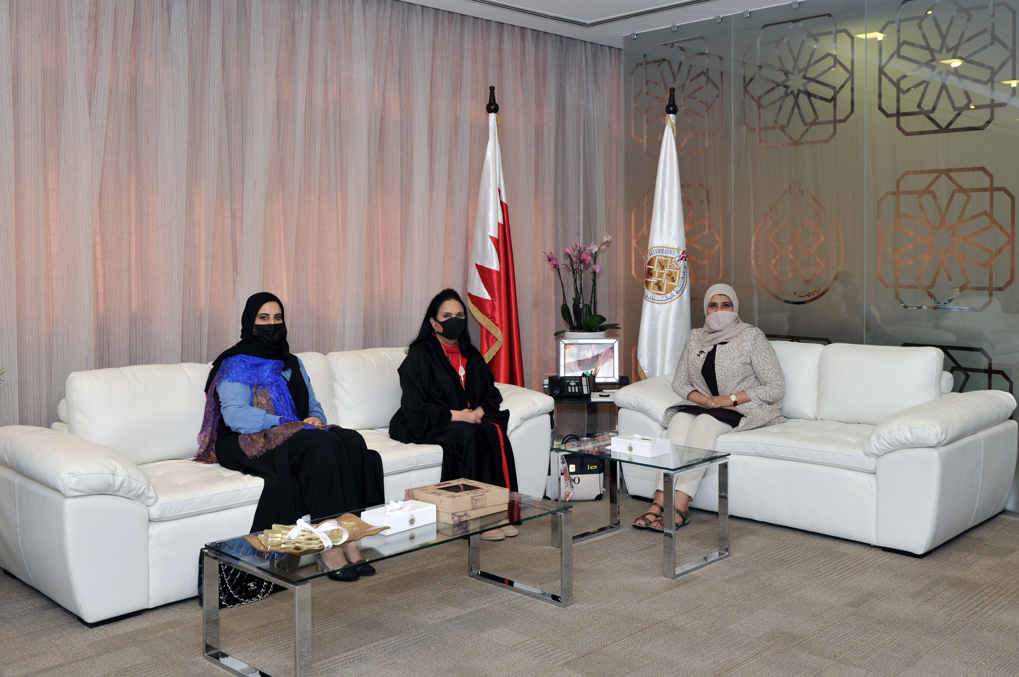 رئيسة جامعة البحرين: توسيع آفاق التعاون المشترك مع معهد البحرين للتنمية السياسية