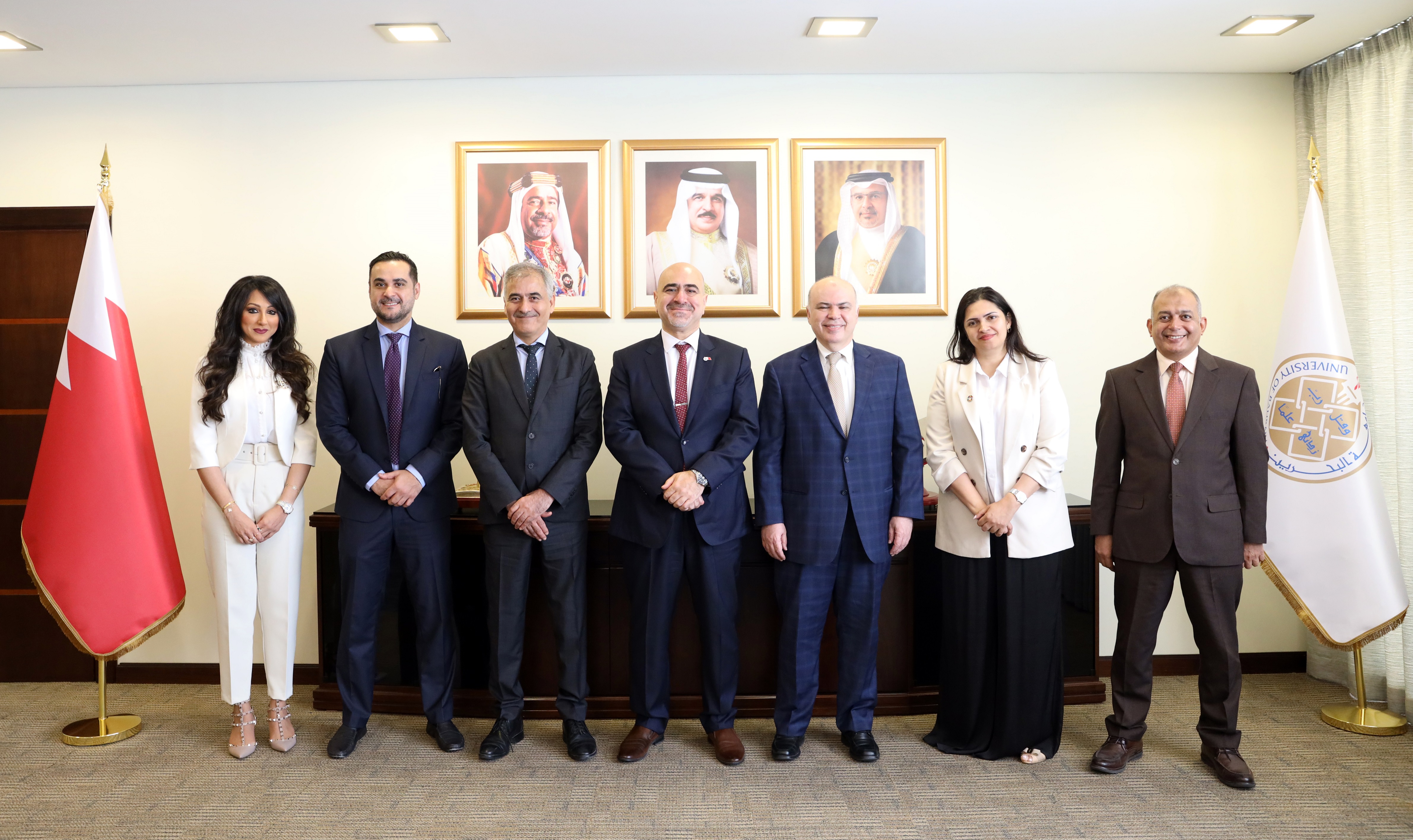 د. الأنصاري: إدماج مفاهيم ومبادئ التنمية المستدامة في العملية التعليمية  جامعة البحرين وبرنامج الأمم المتحدة الإنمائي يبحثان التعاون المشترك