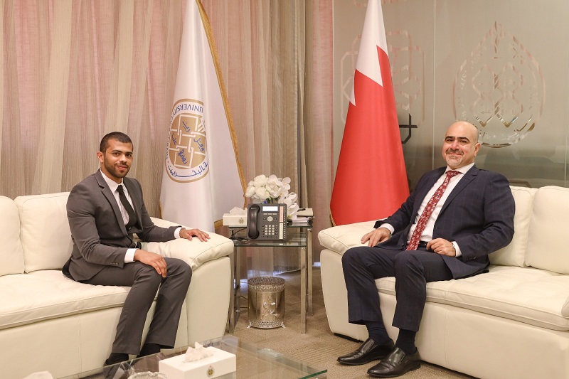 خلال استقباله الفائز بجائزة “نيبولا” العالمية للفضاء يوسف القطان  رئيس جامعة البحرين ينوه بتميز الشباب البحرينيين وحصدهم للجوائز العالمية