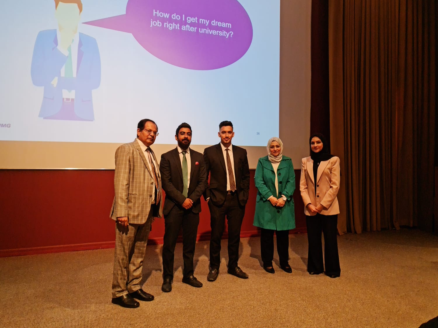 خلال ندوة متخصصة بكلية إدارة الأعمال  محاسبون من شركة كي بي إم جي يشاركون طلبة جامعة البحرين تجاربهم في التدقيق المالي