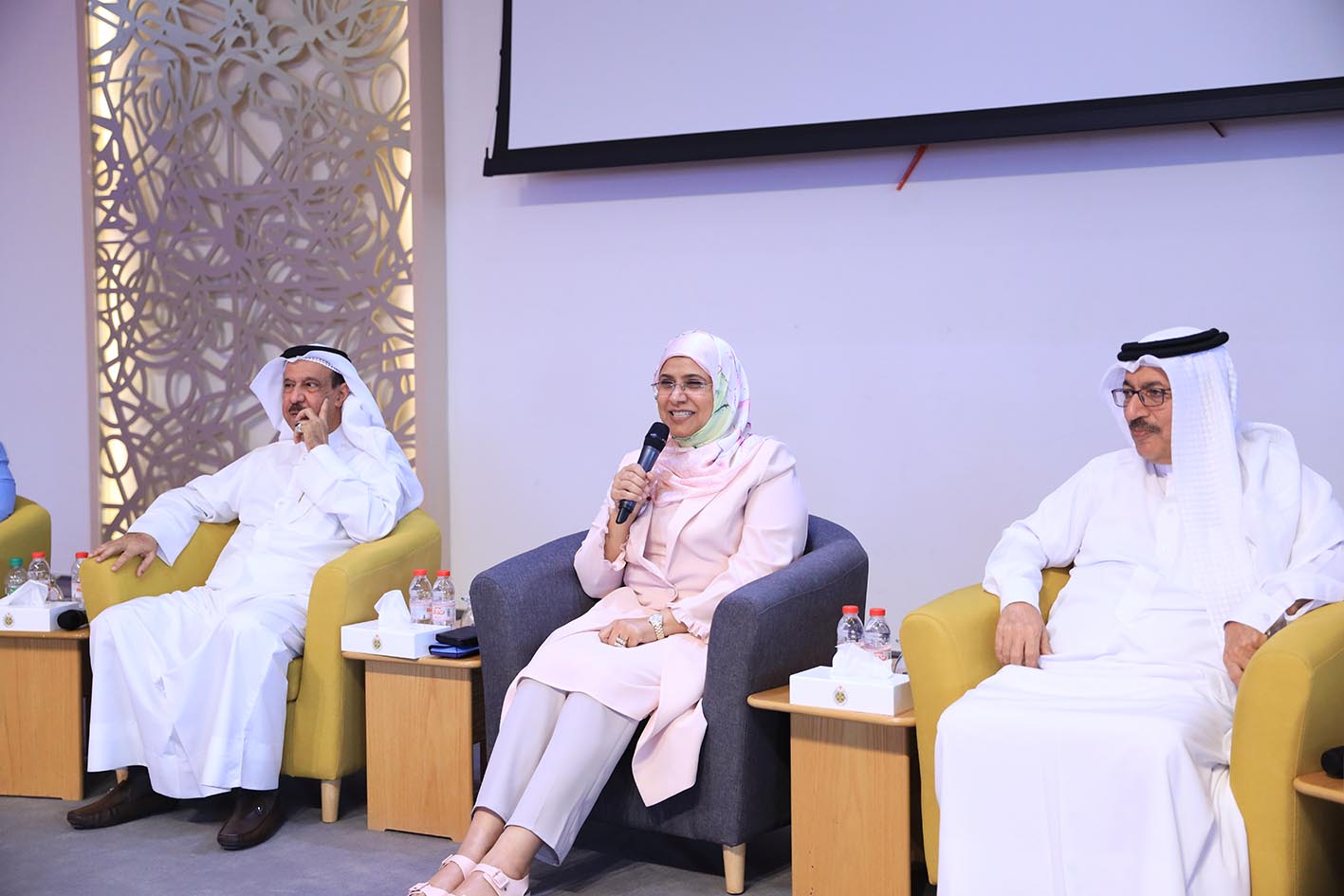 خلال لقاء الإدارة مع منتسبي الكلية  د. المضحكي: “هندسة” جامعة البحرين المزود الرئيسي للمملكة بالمهندسين منذ عقود