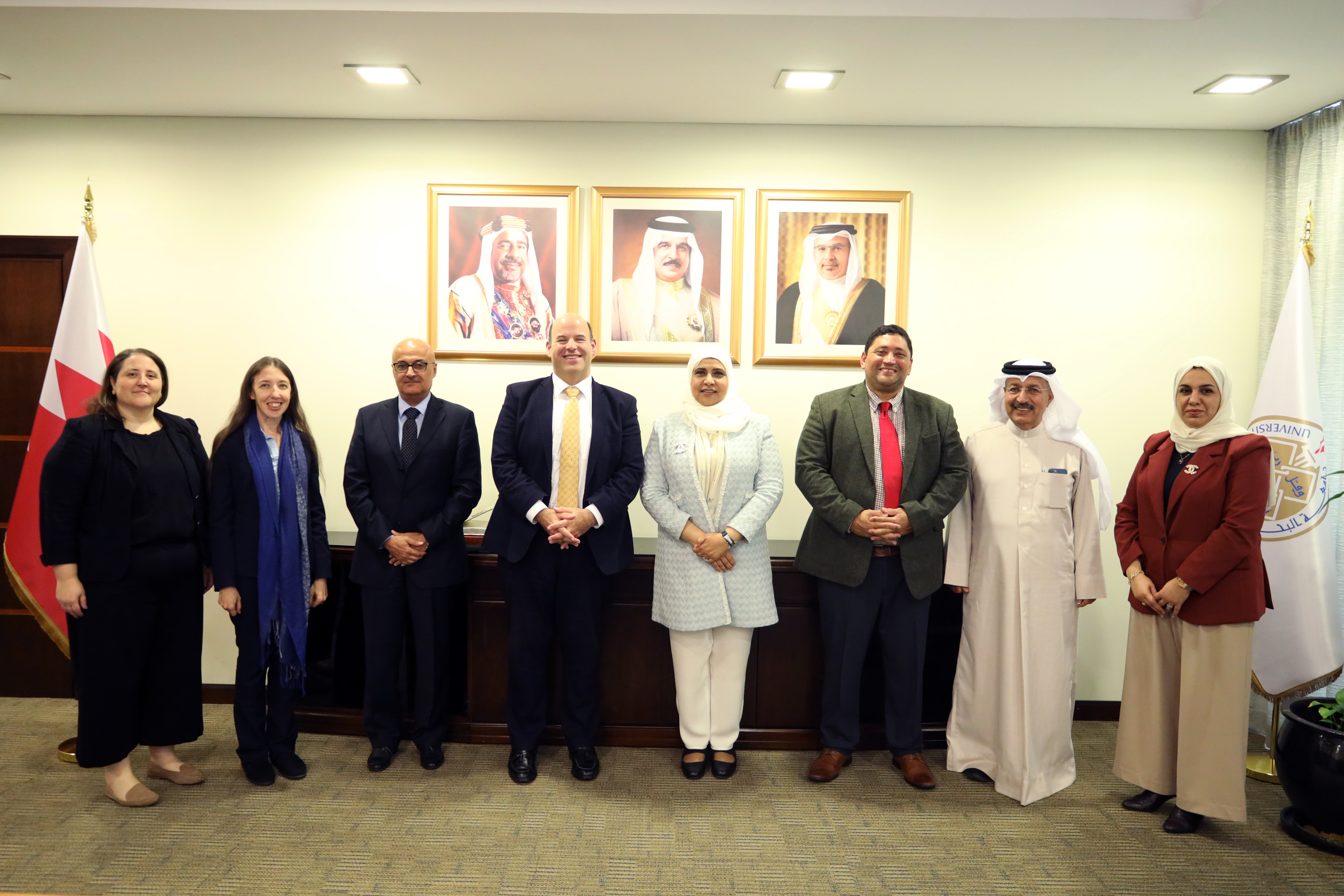 رئيسة جامعة البحرين تستقبل وفداً من السفارة الأمريكية لدى المملكة