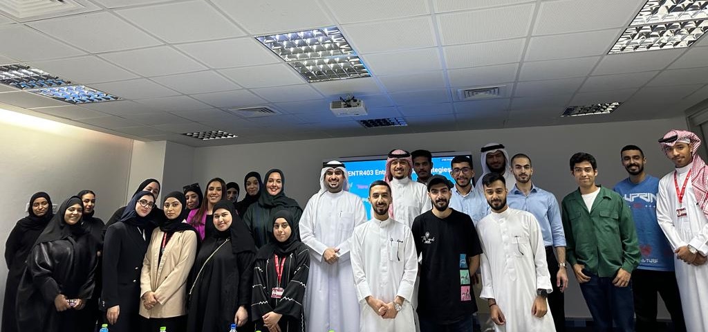 24 طالباً يشاركون بأفكار ريادية مشفوعة بخطط عمل لتنفيذها  طلبة “ريادة الأعمال” بجامعة البحرين يثبتون جدارتهم في تحدي عرض الأفكار التجارية الجديدة