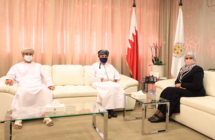 رئيسة جامعة البحرين تبحث مع القائم بأعمال السفارة العُمانية تطوير التعاون العلمي