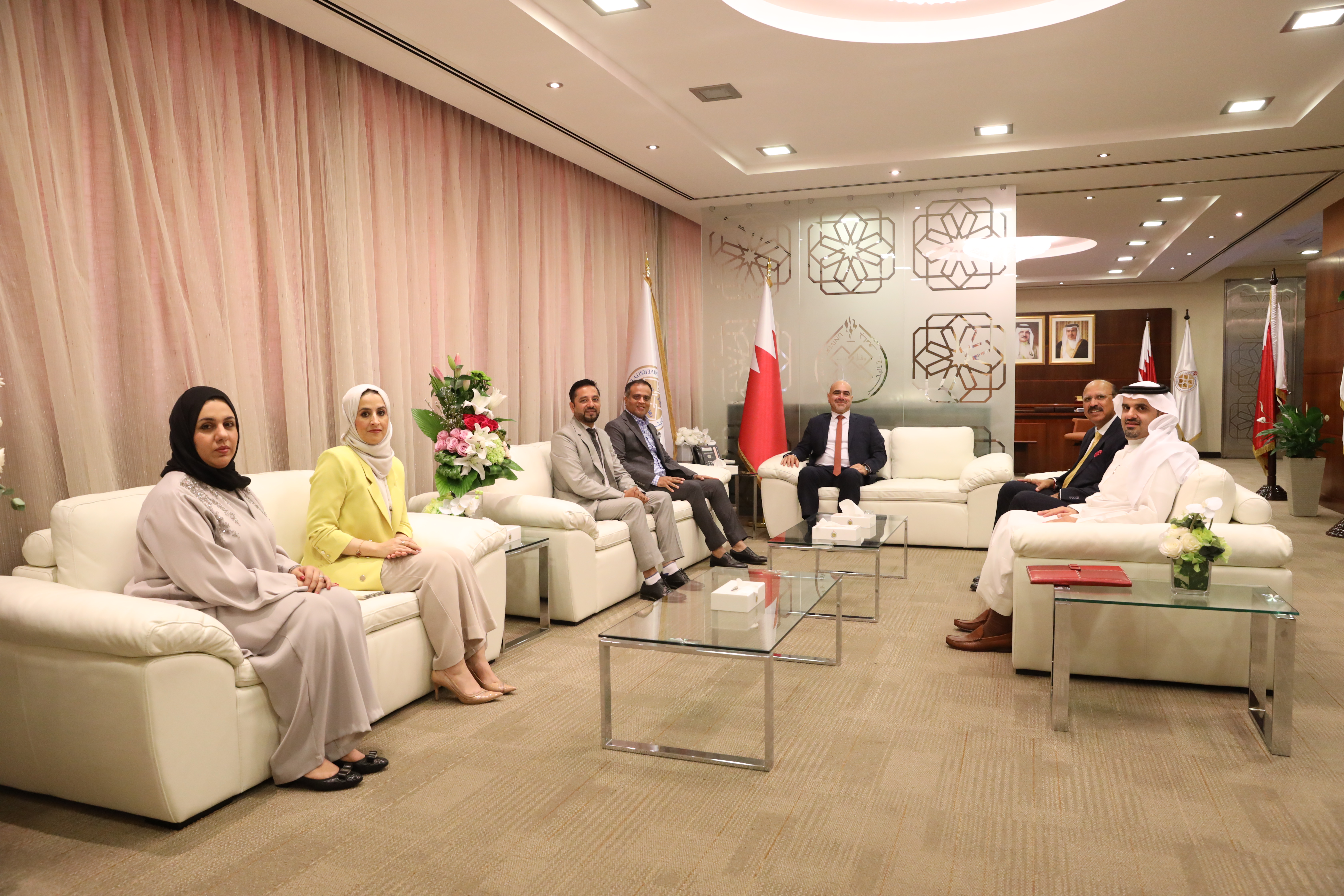 جامعة البحرين وشركة “جرومور” تبحثان التعاون في مجالات التطوير المهني والتدريب