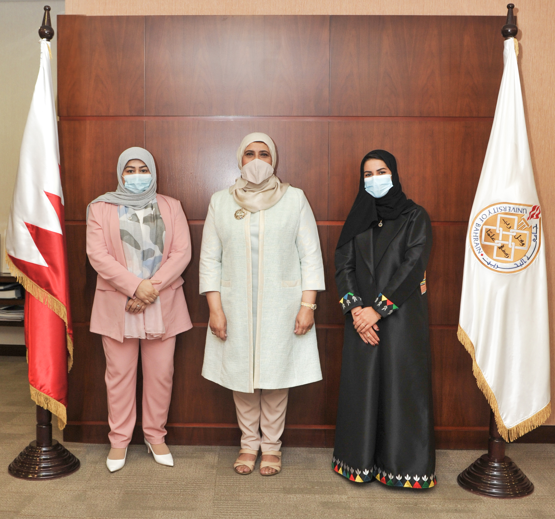 استقبلت الفائزتين في جائزة التميز القيادي للمرأة في قطاع النفط والغاز.. رئيسة جامعة البحرين: المرأة البحرينية رائدة في جميع المجالات بدعم المجلس الأعلى للمرأة    