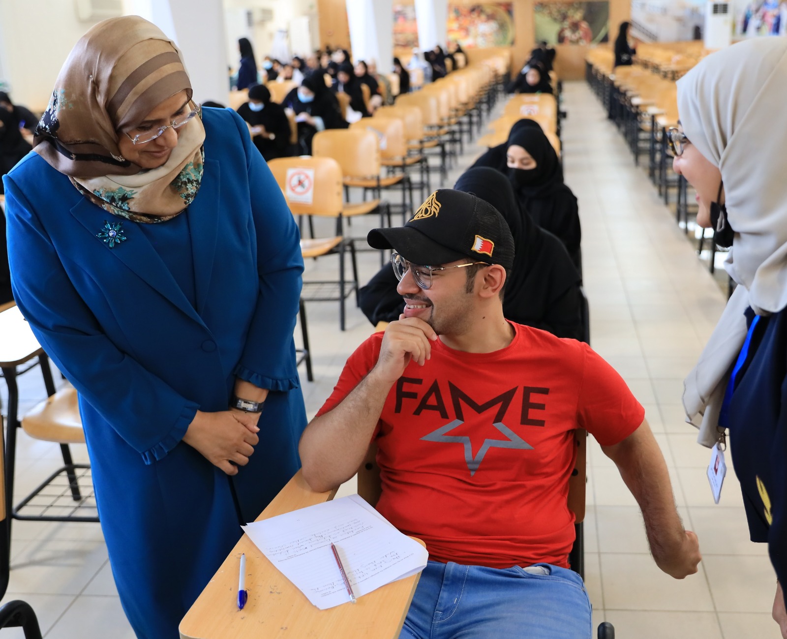 د. المضحكي: الوعي الطلابي والتعاون الفعال أساس نجاح المشروعات الجامعية رئيسة جامعة البحرين تتفقد الطلبة خلال تأديتهم الامتحانات النهائية