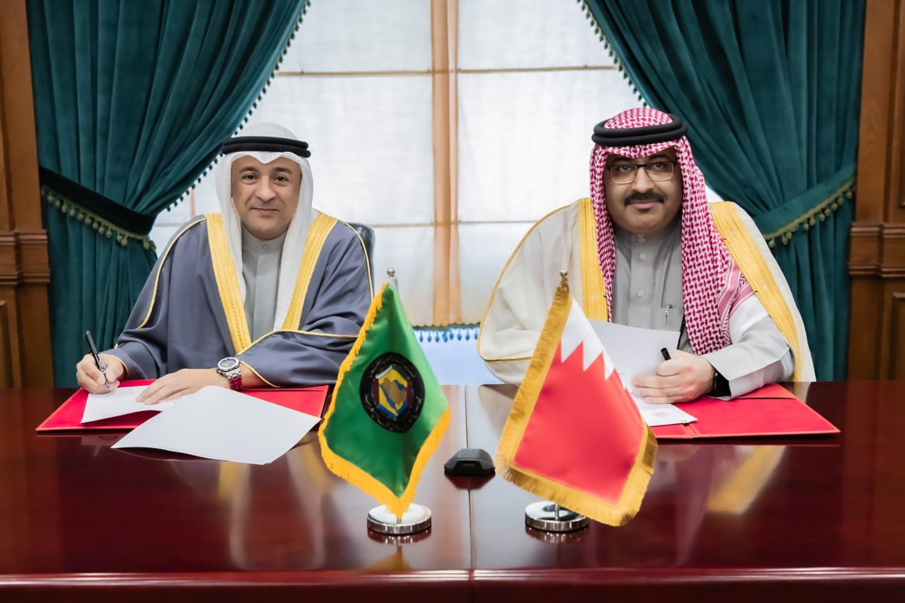 GCC Secretariat General and University of Bahrain sign a MOU