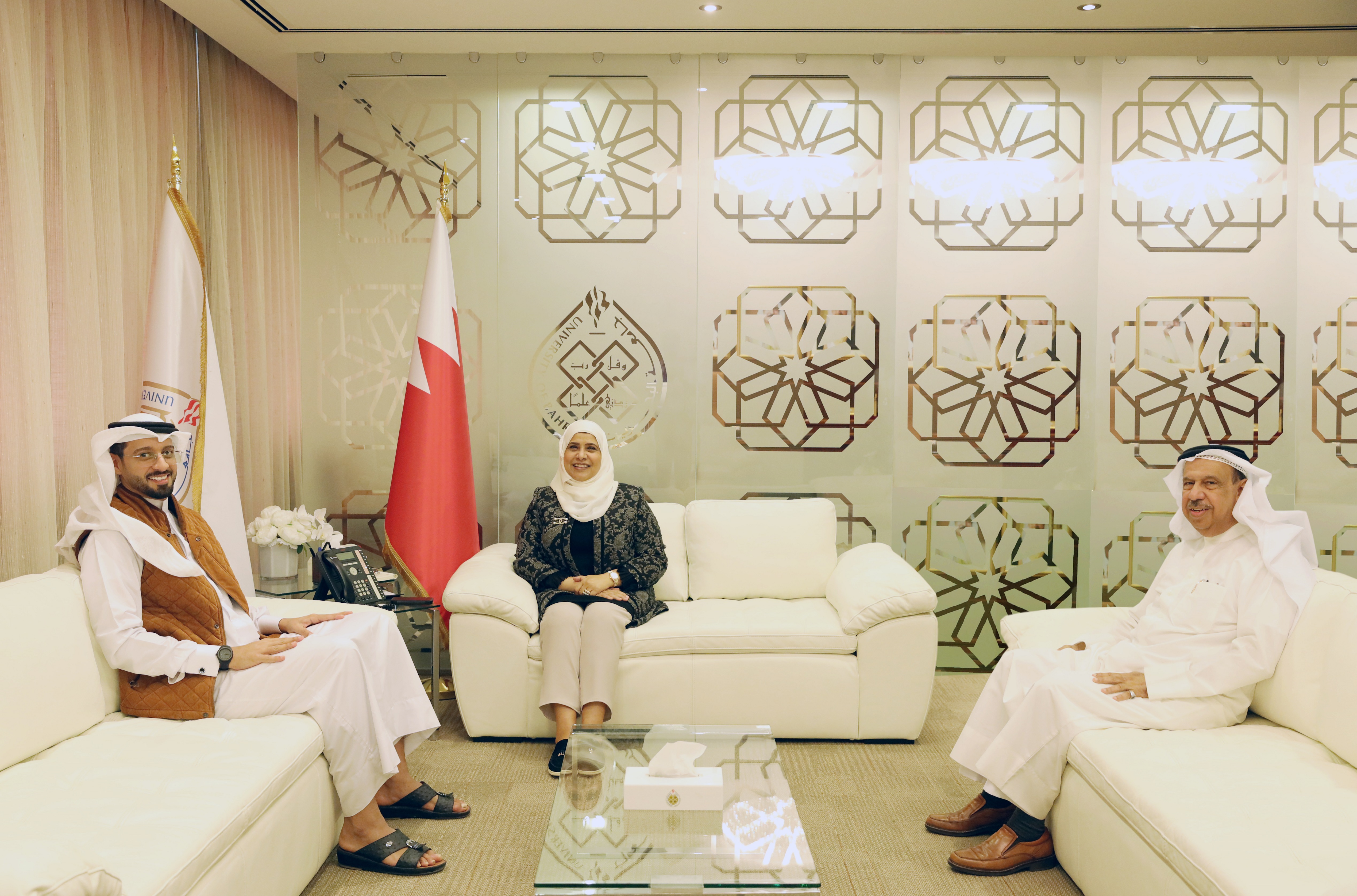 رئيسة جامعة البحرين تستقبل النائب عبدالله الرميحي