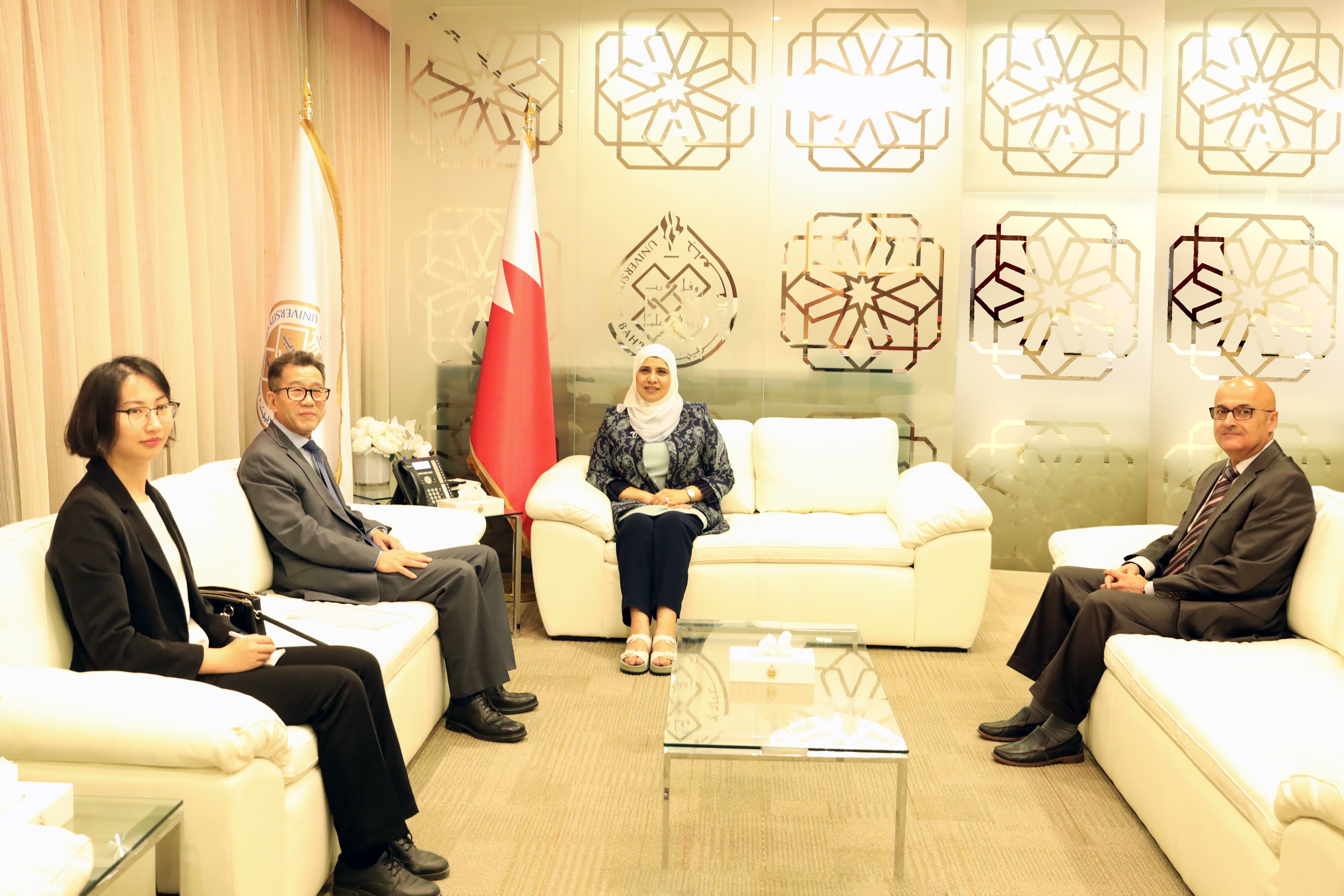 رئيسة جامعة البحرين تستقبل السفير الصيني لدى مملكة البحرين  د. المضاحكة تستعرض جهود معهد كونفوشيوس في تسهيل التبادلات الثقافية