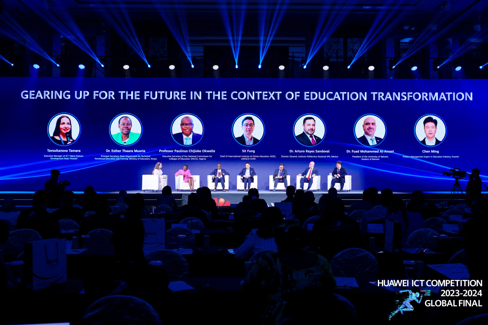 Within His Participation in Huawei’s Seminar in China President of UOB Reviews the University’s Efforts in Strategic Transformation Towards Digital Learning