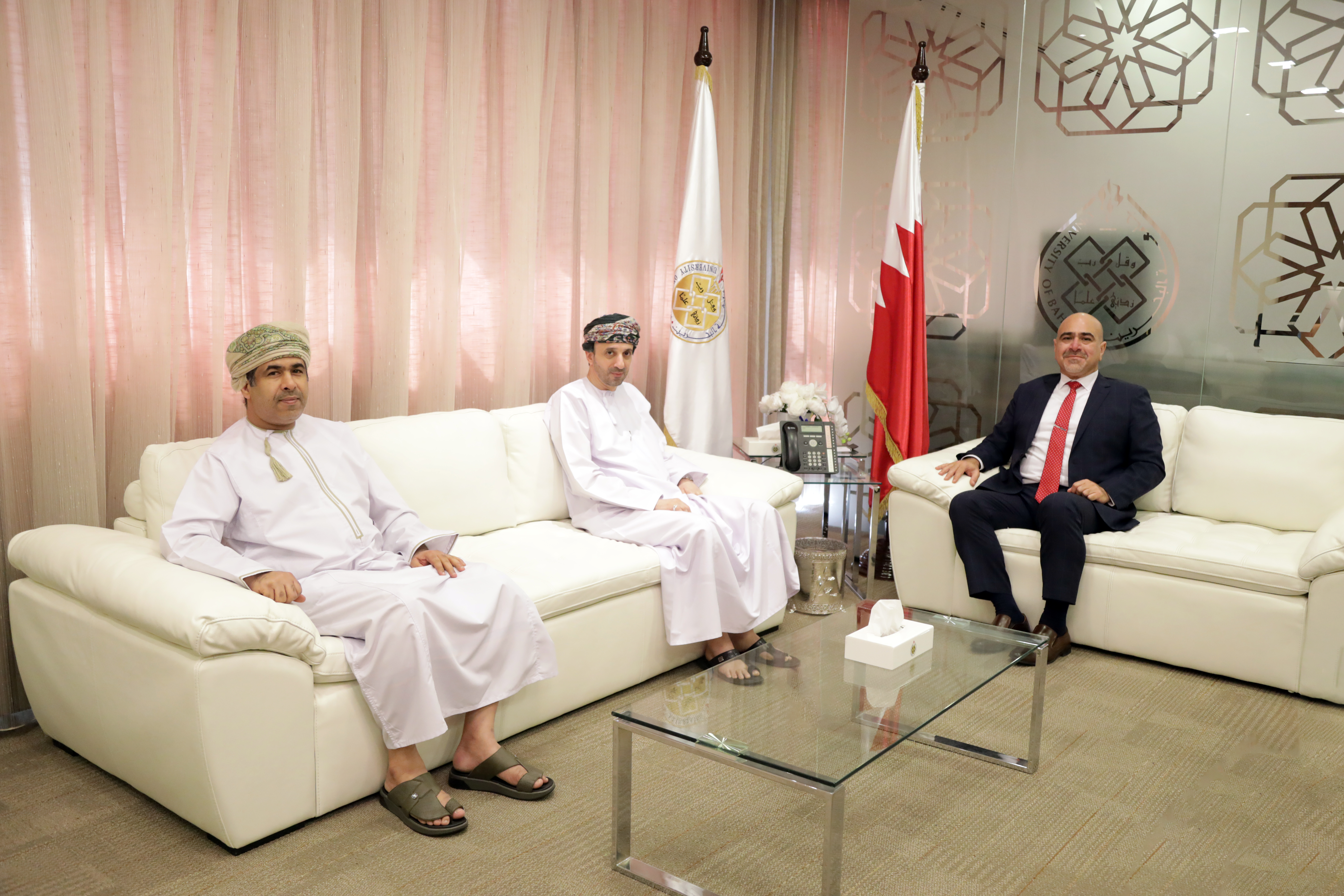 UOB President receives the Ambassador of the Sultanate of Oman to the Kingdom Dr. Al Ansari highlights strengthening scientific cooperation with Omani universities